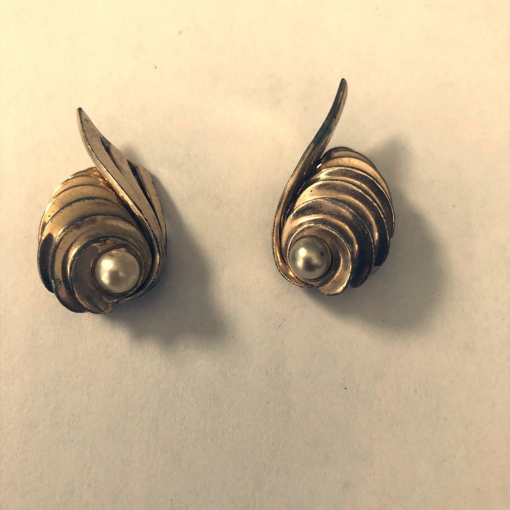 Vintage gold tone clip-on earrings
